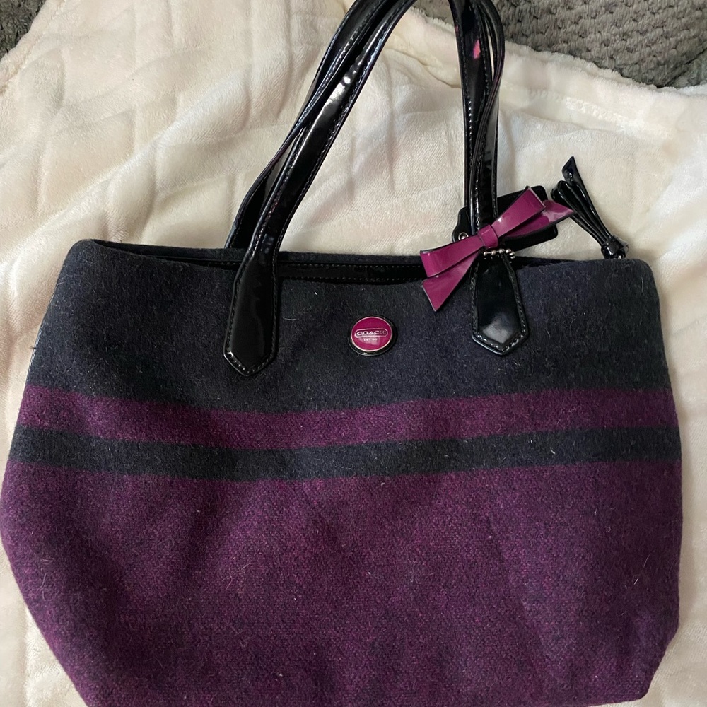Used medium sized coach purse.